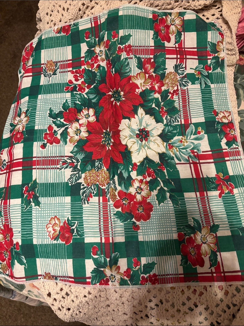 Festive Poinsettia Plaid cotton Table napkins in Green, Red, White